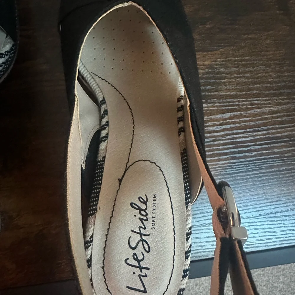 NIB Life Stride Black and White Wedge Sandals